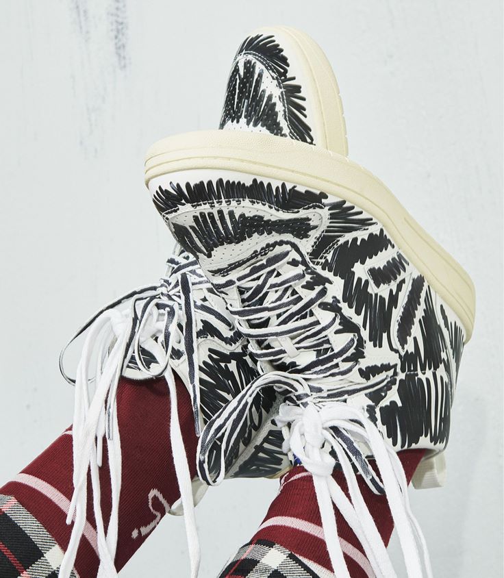 Veja X V-15 Leder Marni Vollschwarz P068V885